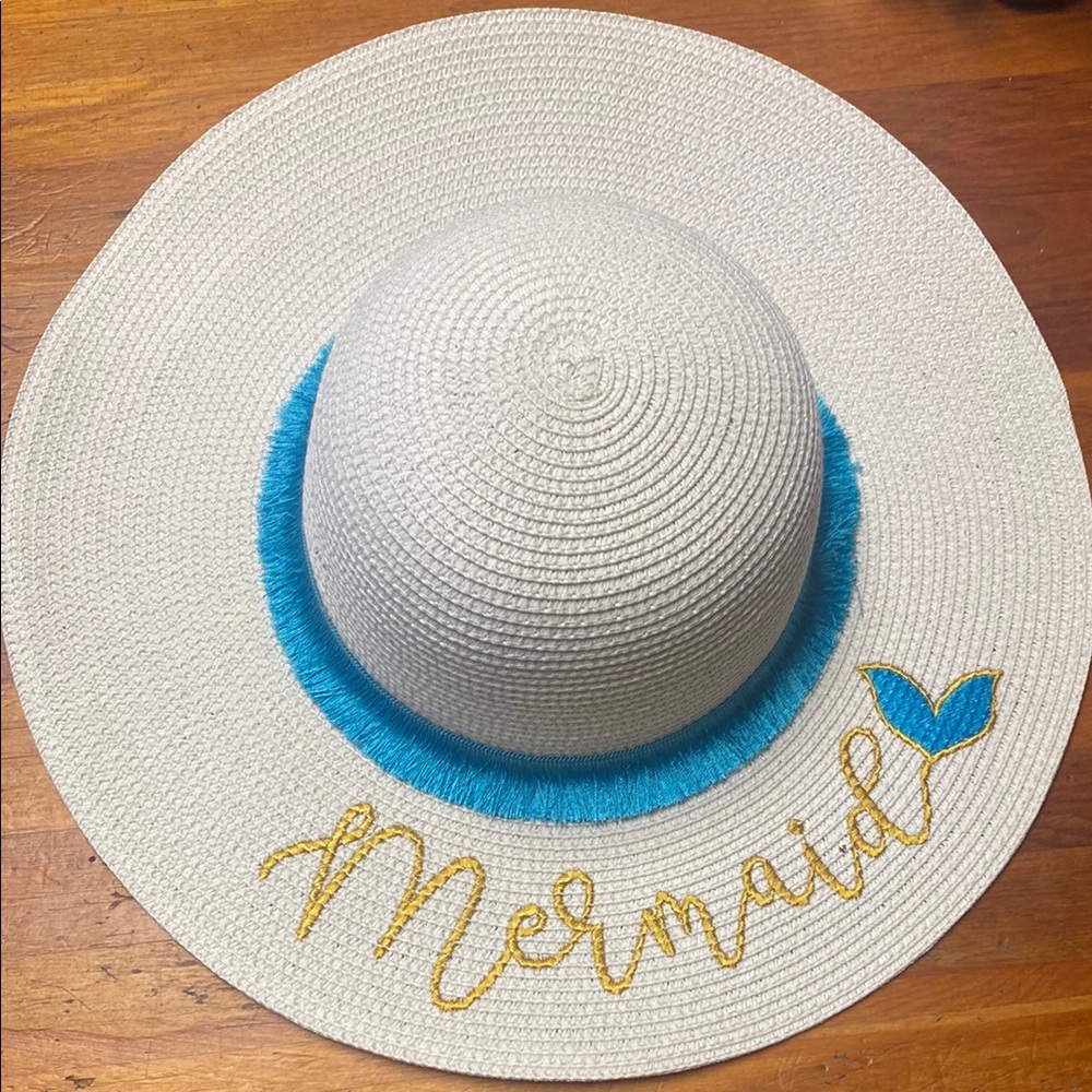 White and Blue Wide-Brimmed Beach Hat With mermaid Embroidery